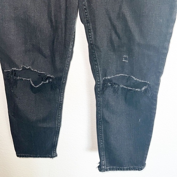 Abercrombie & Fitch Curve Love Black Distressed The Mom High Rise Raw Hem Jean - Picture 3 of 9
